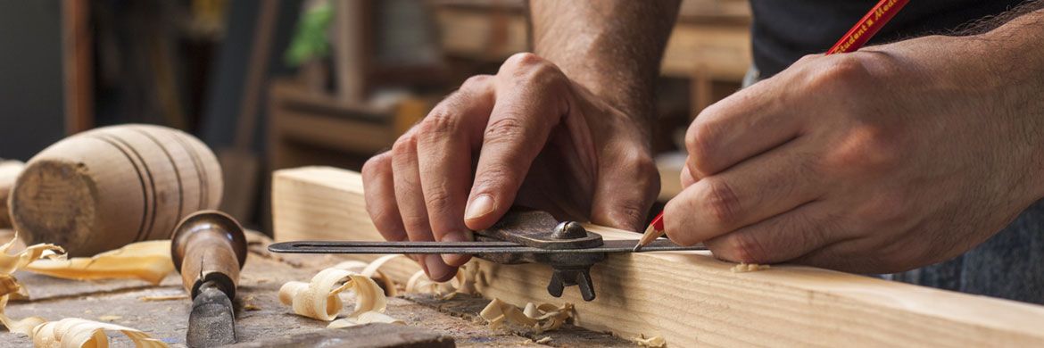 Bau- und Möbeltischlerei Harald Reinhold aus Johanngeorgenstadt - Arbeiten mit Holz